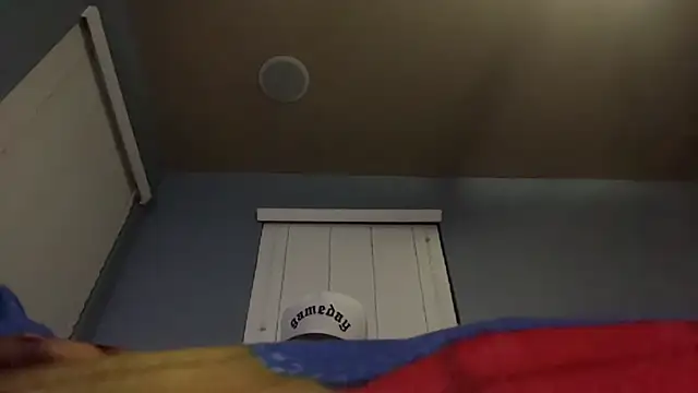 Cloudyydayzz's Live Chat Room