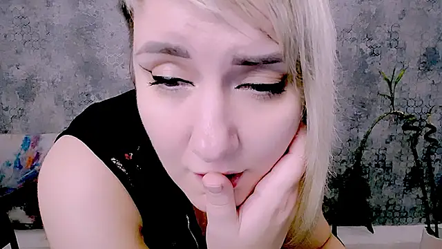 Djullia Live XXX-Chat