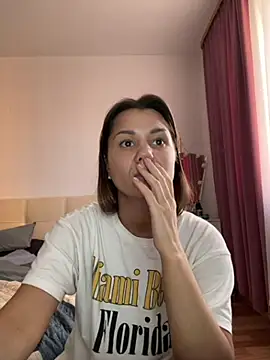 MiraMiss' Live XXX Chat