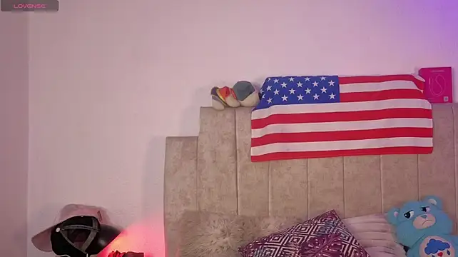 Živý XXX chat Emilly-hall