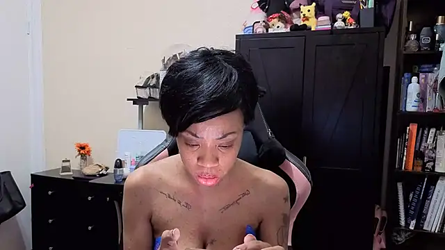 IAMTOKYOLEE's Live XXX Chat