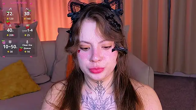Chat +18 de HeavenSinss ao vivo
