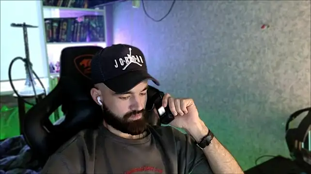 _Serious_Man's Live XXX Chat