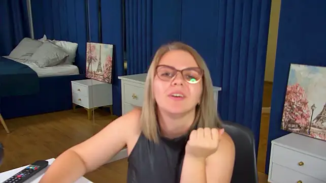 AdeleRavelle Adlı Modelin Canlı XXX Sohbeti
