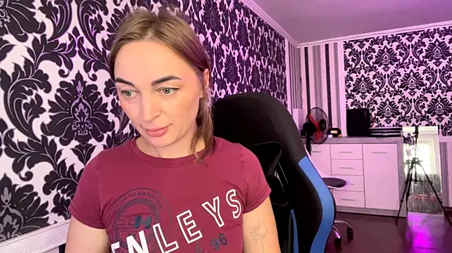 Vellora_'s Live XXX Chat