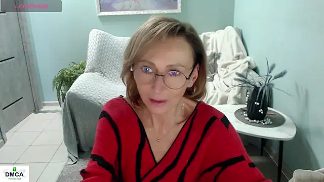 HornyMilf_777's Live XXX Chat