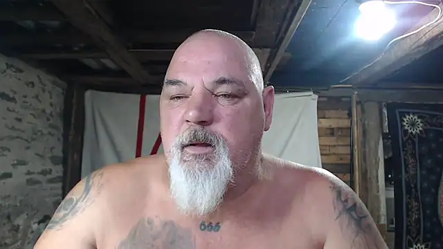 Newfiesausage1972 live XXX chat