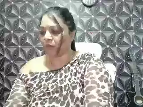 צ'אט XXX בשידור חי של IndianDelia
