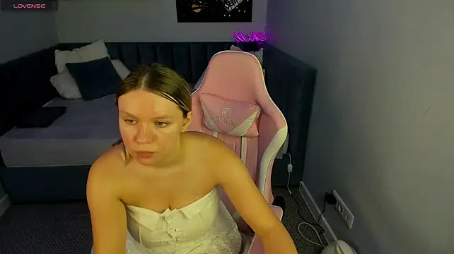hloya_kiss Chat XXX in diretta