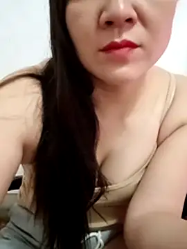 Romilk-12's Live XXX Chat