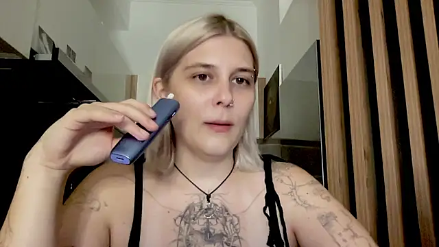 Ella_Bloom: онлайн-секс-чат