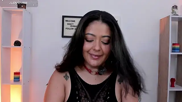 LauraToro_'s Live XXX Chat