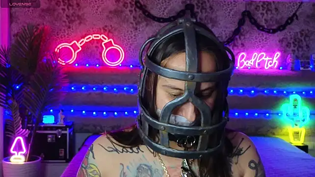 צ'אט XXX בשידור חי של Cool_Freak_