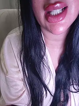 دردشة Queen_sousou الجنسية المباشرة