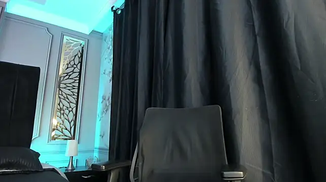 adrian_black86306's Live XXX Chat