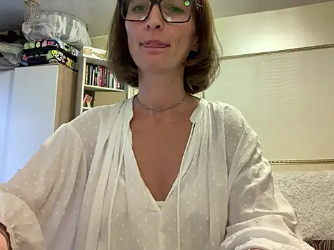Chat +18 de SolLina ao vivo