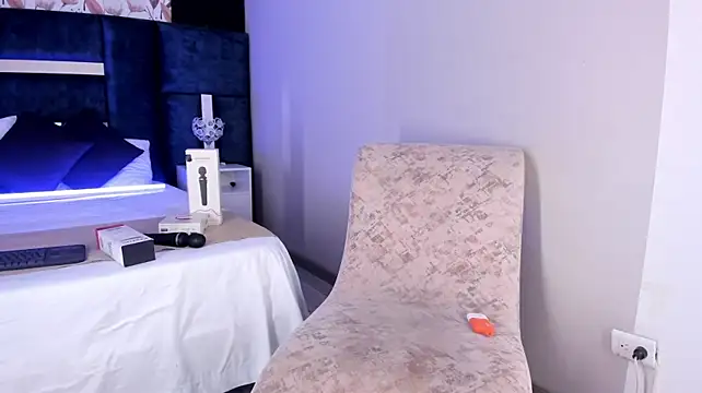 Larabrooks Live XXX-Chat