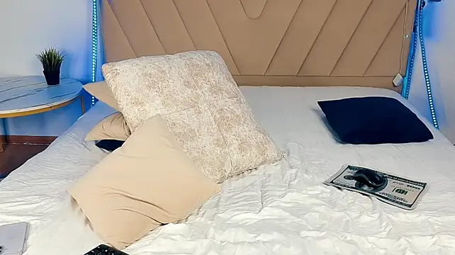 Yan_Cat লাইভ XXX চ্যাট