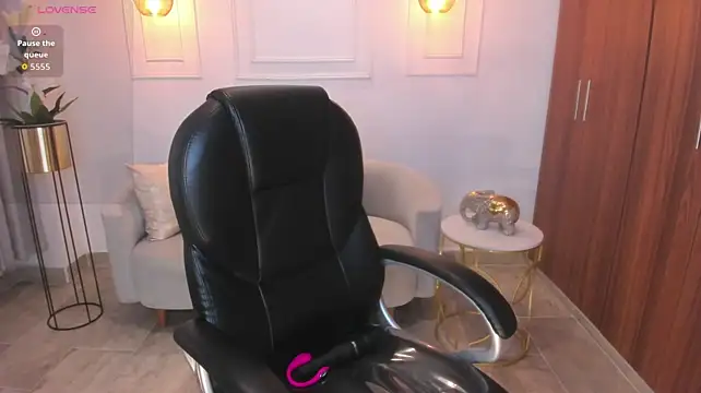July_Adams Live XXX-Chat