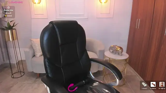 July_Adams' Live XXX Chat