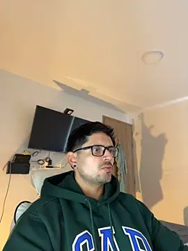 TroyeKnight Live XXX-chat
