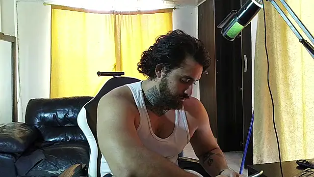 aronmiller404 Live XXX Chat