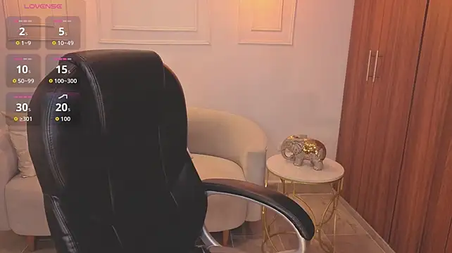 July_Adams' Live XXX Chat