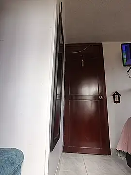 maynor_1998's Live XXX Chat