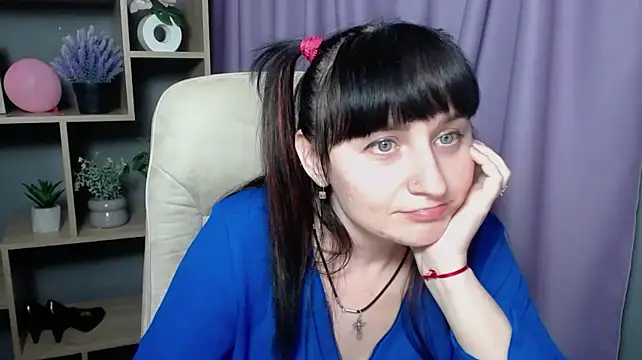 XXX chat uživo modela NinaFlawlees