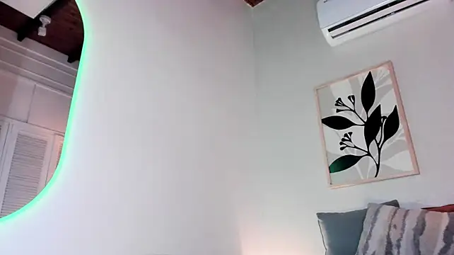 Chat XXX en directo de HannahSkies