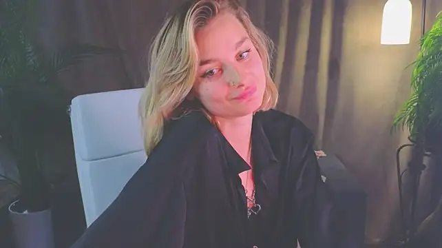NoraMoreau's Live XXX Chat