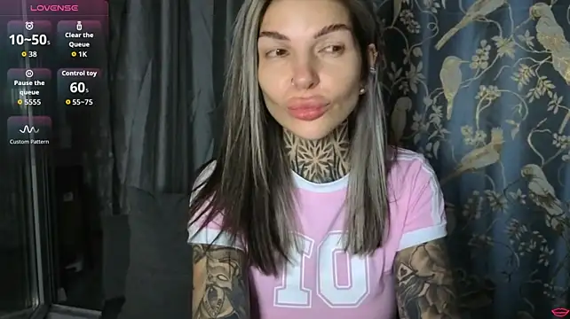 แชท XXX สดของ tattooedBabyy