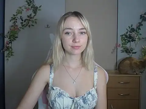 LuciaYoung's Live XXX Chat