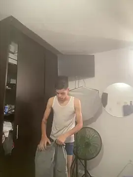 Latinos_2001 Adlı Modelin Canlı XXX Sohbeti