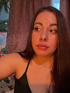 DaisyStreet Adlı Modelin Canlı XXX Sohbeti