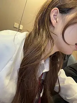 Yiyi-707's Webcam Show