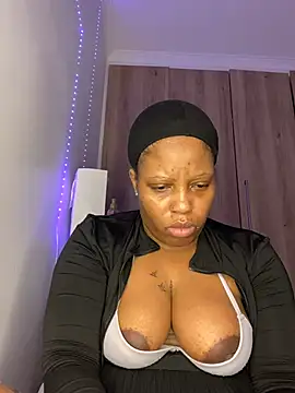 Chat XXX en directo de RainBougie