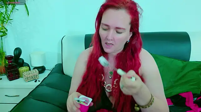 Chat +18 de HotteyesM ao vivo