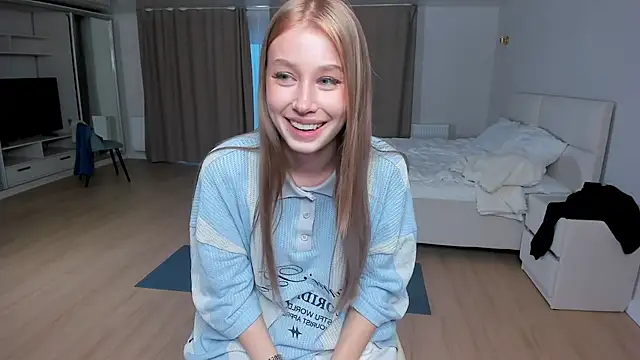 JunieAmert Live XXX-chat
