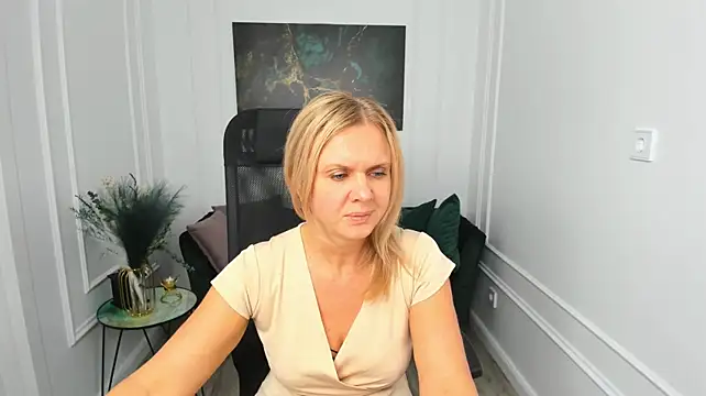 AgathaKlouin Chat XXX live