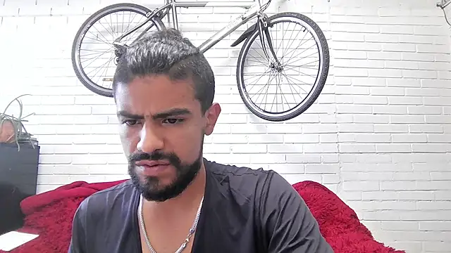 XXX chat uživo modela JBond007BBC