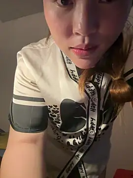 Lina-Naughty Adlı Modelin Canlı XXX Sohbeti