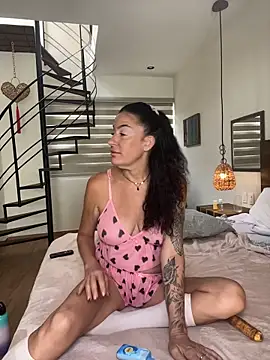Charlieinparadise's Live XXX Chat