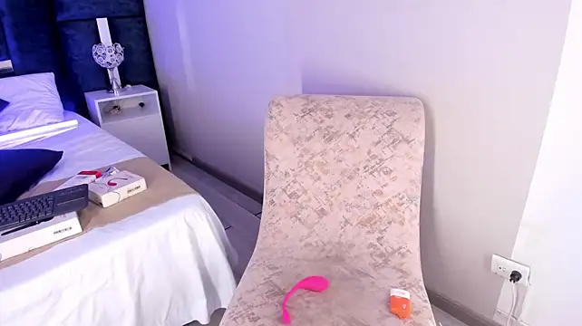 Larabrooks Chat XXX live