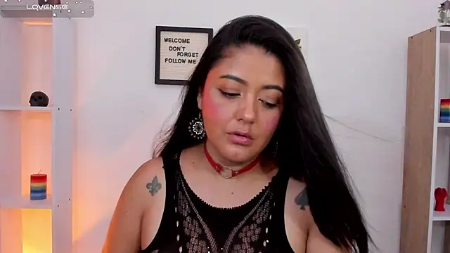 LauraToro_'s Live XXX Chat