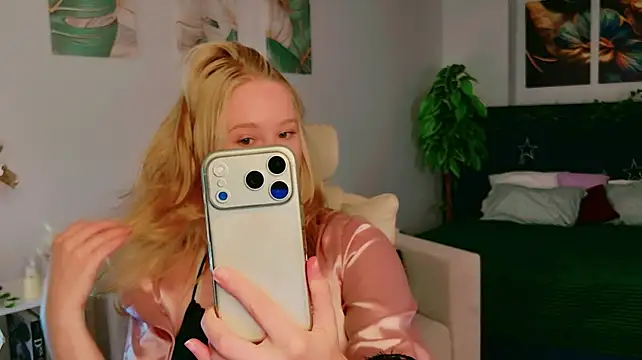 XXX chat uživo modela WhiteLilyy