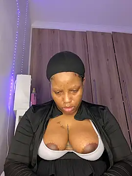 Chat XXX en directo de RainBougie