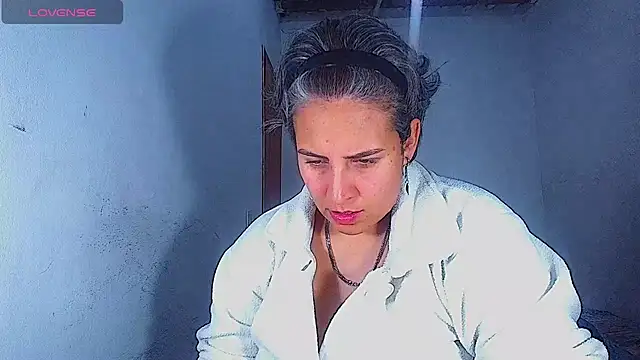 Czat XXX na żywo – Yessi_rousse