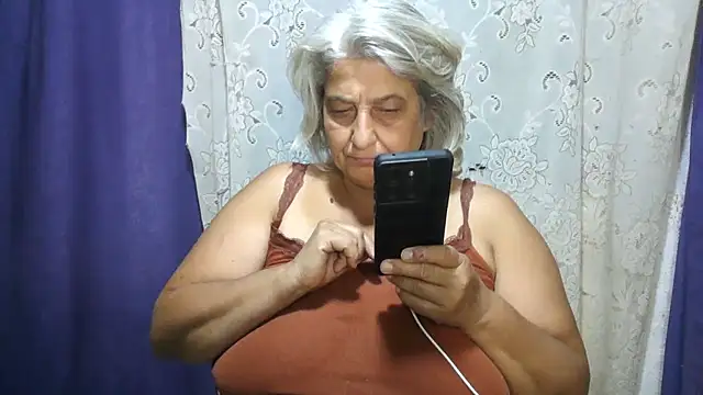 Chat XXX en directo de ExquisiteMature