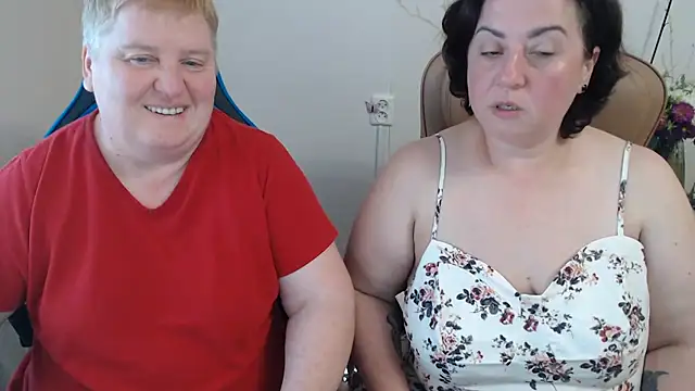 Lindy-Jeanie Show in webcam